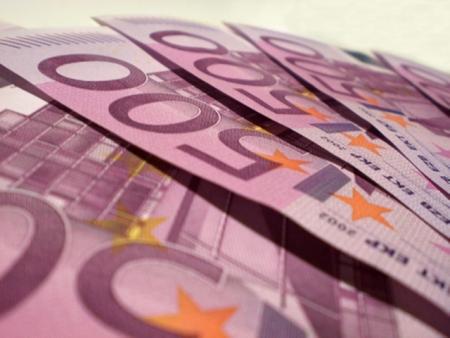 Evro je skoro nepromenjen u odnosu na dolar, blizu najnizeg nivoa u toku dve nedelje
